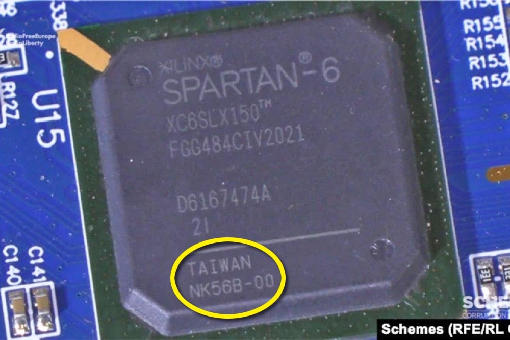 伊朗无人机内部安装的美商赛灵思的台湾制晶片（黄圈处）。（取自自由欧洲电台）(photo:UpMedia)