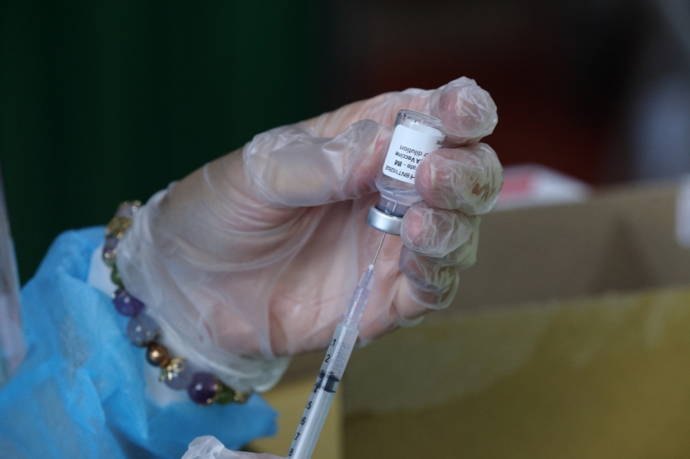 指揮中心表示，BA.5次世代疫苗即將到貨，適用對象放寬至12歲以上。（資料照片／陳愷巨攝）