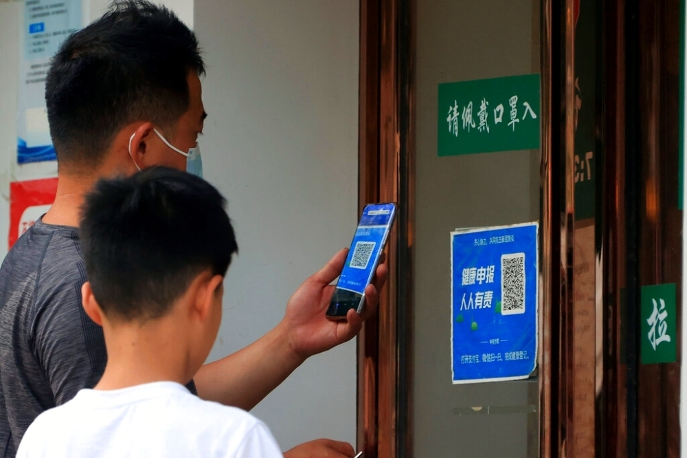 中国健康码系统「允许当局以公共卫生的名义管控民众」，其运作方式明显缺乏透明度。（美联社）(photo:UpMedia)