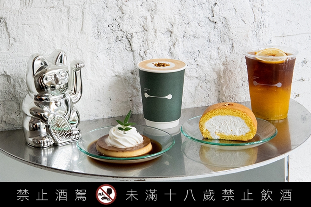 COFFEE LAW ╳ ARTIFACTS 期間限定店推出獺祭清酒飲品、甜點（COFFEE LAW 提供）