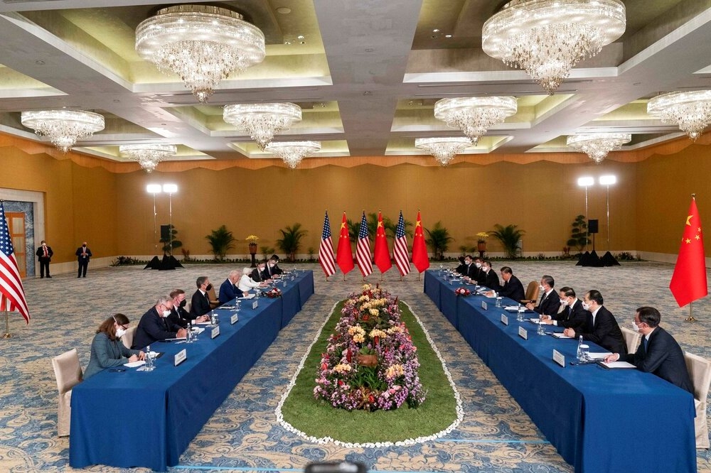 拜習會上，陪同領導人習近平出席的8位中國官員，多屬習的心腹親信。（美聯社） 