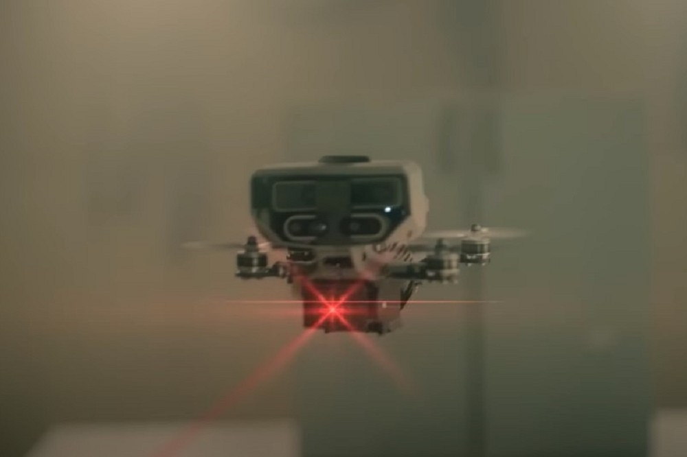 LANIUS微型無人機打頭進入激戰的城鎮地區，有效降低人員傷亡風險。（截自影片）