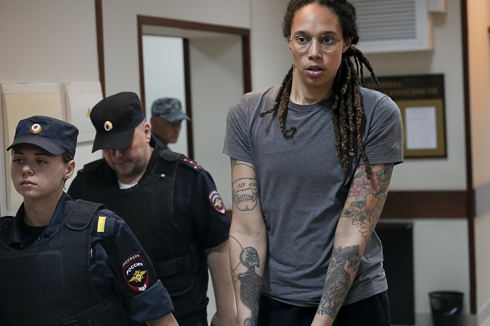 WNBA明星球員格林納的律師證實，她已被送往偏遠的俄羅斯流放監獄服刑。（美聯社）