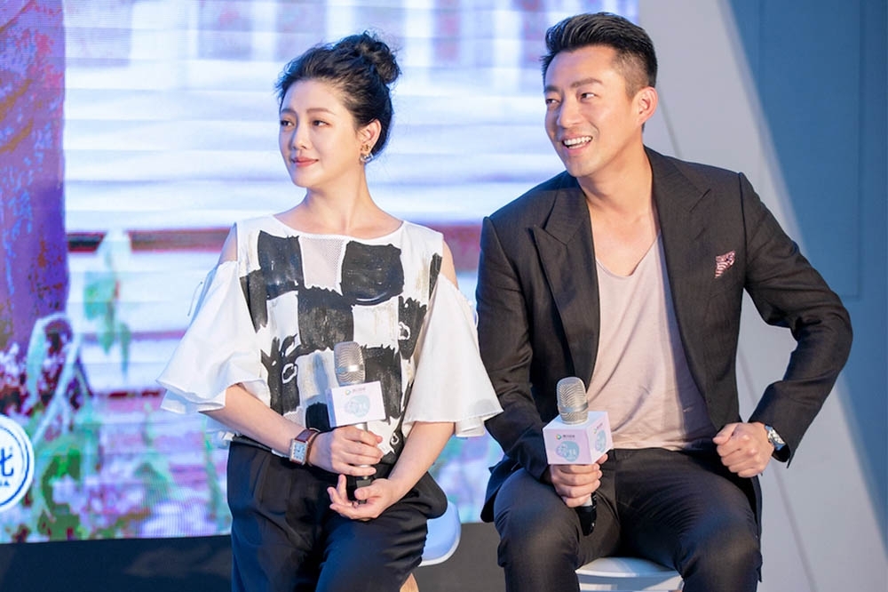 大S（左）与汪小菲离婚一年因为金钱撕破脸。（取自大S微博）(photo:UpMedia)