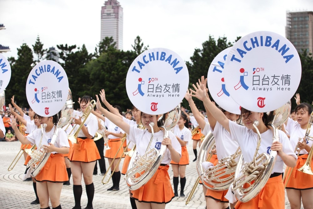 有「橘色惡魔」之稱的日本京都橘高校吹奏部，今年雙十國慶受邀來台表演。（資料照／陳愷巨攝）
