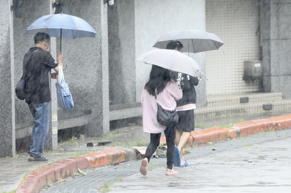 基隆北海岸及臺北、臺中、南投及花蓮山區有局部大雨發生的機率。（資料照片／王侑聖攝）