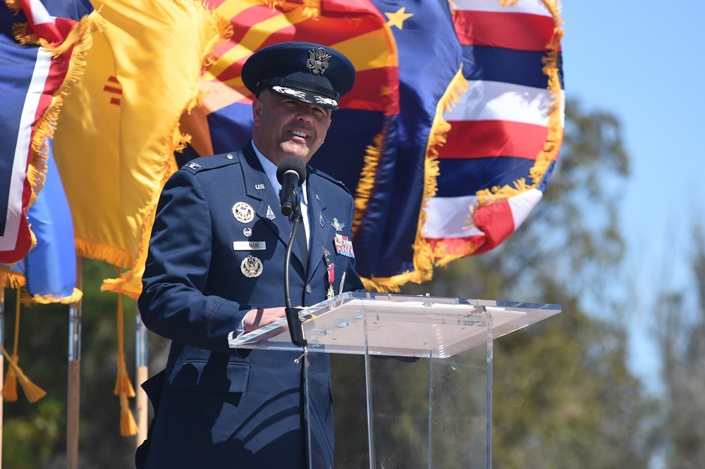 美國太空軍針對中國威脅，在夏威夷成立首座指揮中心，並由馬斯塔勒准將擔任指揮官。圖為去年自第30聯隊離任的馬斯塔勒。（取自DVIDS）