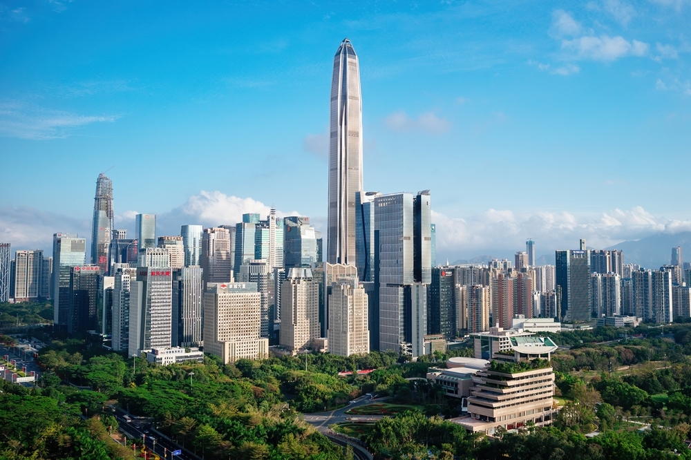 深圳市中心的高楼群（2020 © QuantFoto , Futian CBD,Shenzhen China (Shenzhen Skyline) @ Flickr, CC BY-SA 2.0.）(photo:UpMedia)