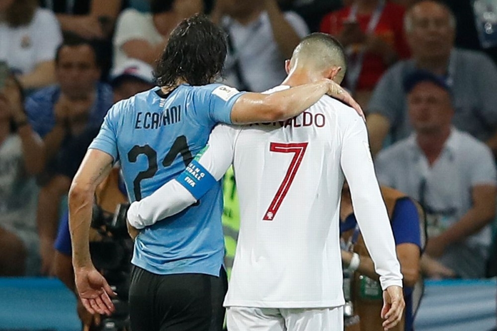 烏拉圭在上屆世界盃16強與葡萄牙交手，由隊長卡瓦尼（左）梅開二度，2比1將葡萄牙送回家。（取自推特）