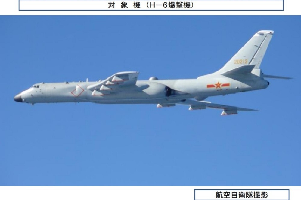 中國解放軍派出H-6轟炸機，參加這次聯合空中戰略巡航任務。（取自日本防衛省）