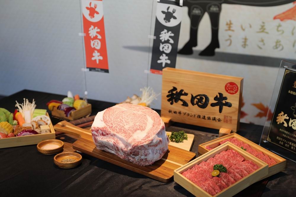 築間餐飲引進吃米長大的日本秋田A5黑毛和牛。（築間提供）