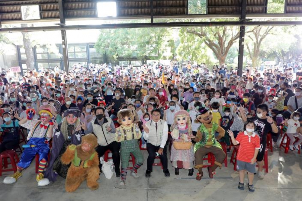 台南好YOUNG耶誕跨年系列活動，今(3)日在佳里蕭壠文化園區拉開序幕。（市府提供）