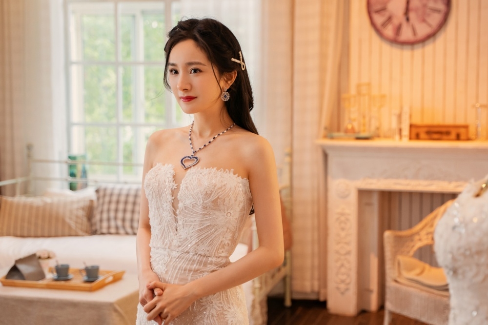 杨幂在《爱的二八定律》甜嫁许凯，她曾与刘恺威经历一段婚姻，近来也疑似透露离婚主因。（取自微博）(photo:UpMedia)