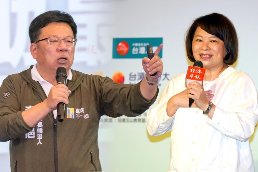 嘉義市長12月18日重行選舉，據《TVBS民調中心》最新調查，現任市長黃敏惠支持度59%，大幅領先民進黨李俊俋的22%。（合成畫面／取自張哲偉攝、李俊俋臉書）