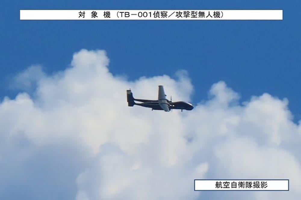中國TB-001無人機逾越海峽中線。示意圖。（取自日本防衛省統合幕僚監部臉書）