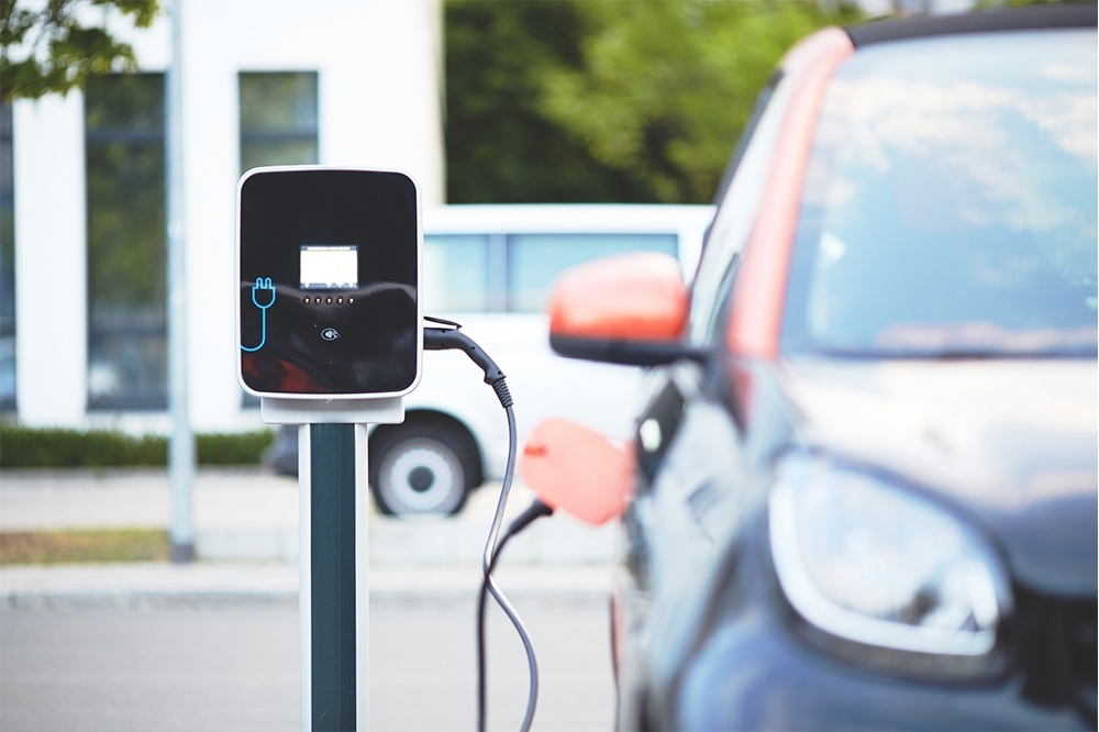 國際上對運輸部門的減碳策略，除了電動車外，各國對於燃油車輛同樣訂有減碳方針。（圖片取自Pixabay）