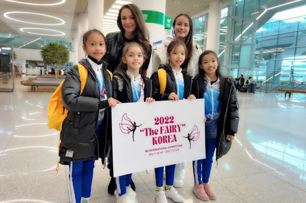 瑞莎11月帶領小選手們到韓國參加Fairy Korea國際賽，取得6金、5銀、1銅成績。（取自瑞莎臉書）
