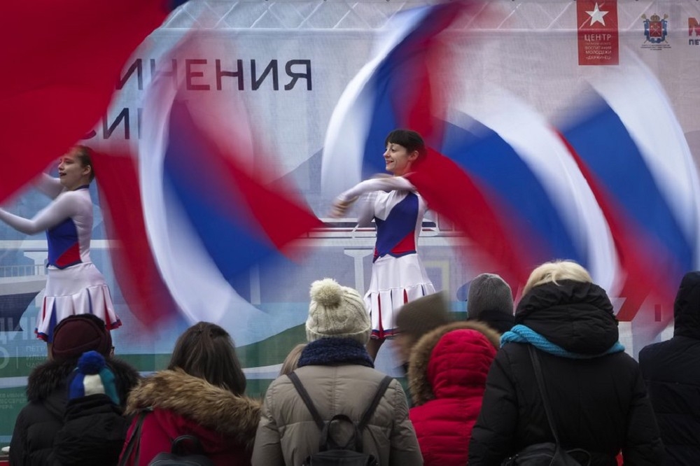 2021年，俄羅斯人慶祝併吞克里米亞周年。（美聯社）