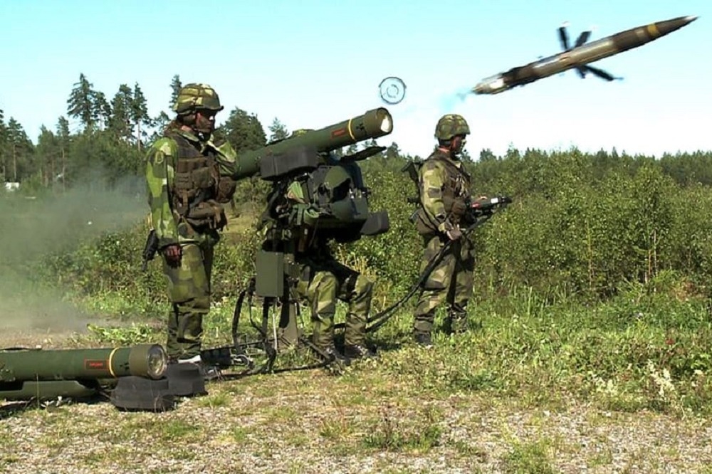 拉脫維亞增購RBS 70 NG飛彈與Giraffe 1X雷達，強化低空防禦能力。圖為瑞典武裝部隊的試射。（取自SAAB）