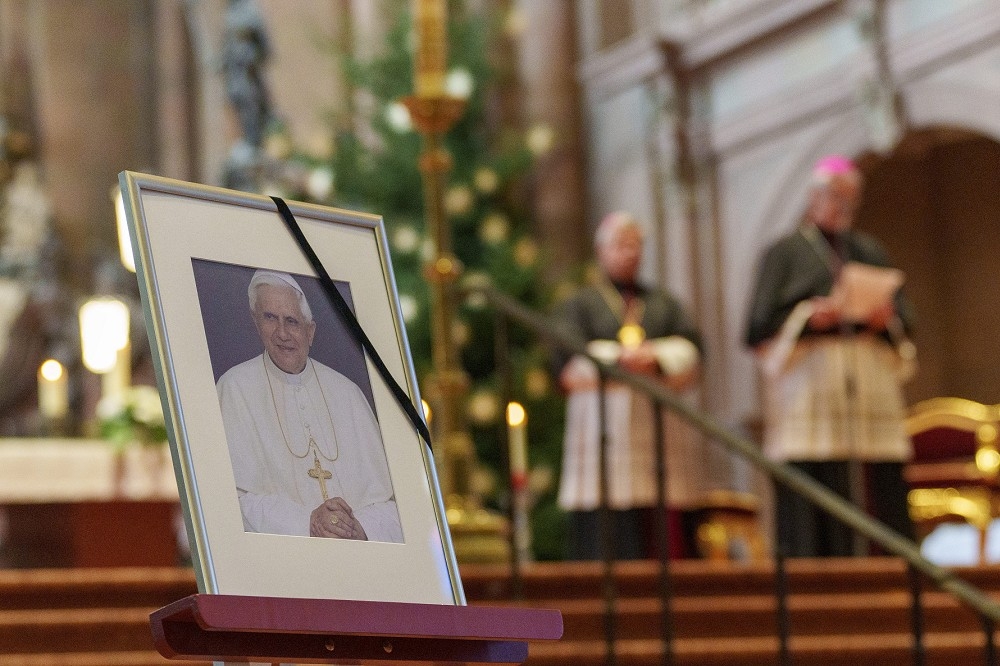 榮休教宗本篤十六世（Pope Emeritus Benedict XVI ）31日辭世。（美聯社）