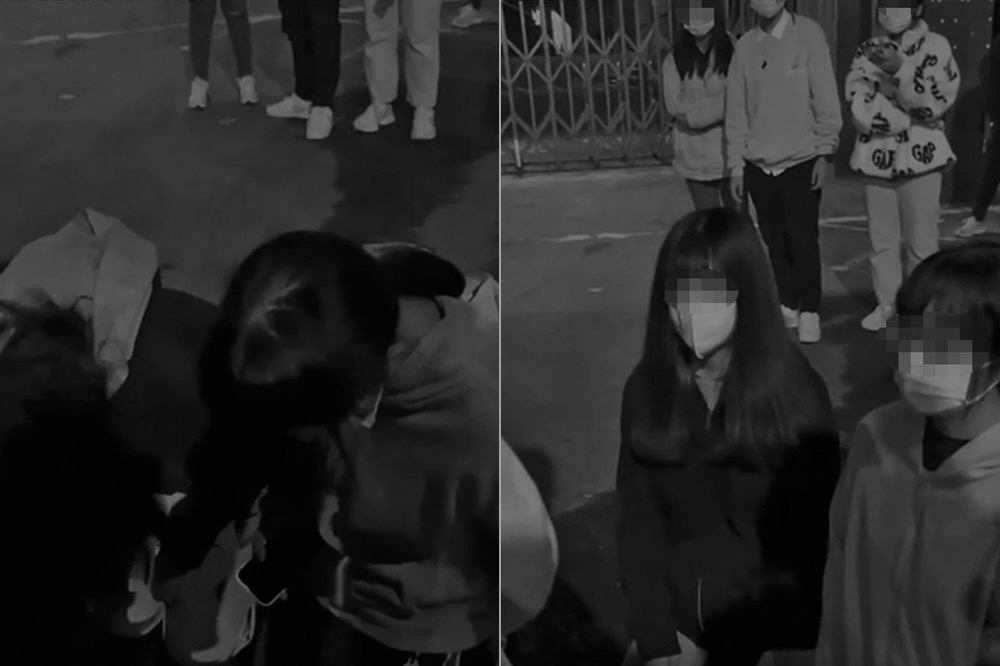 苗栗縣某專科學校2名女學生，被逼在校門口下跪。（合成畫面／擷取自臉書社團「黑色豪門企業」）