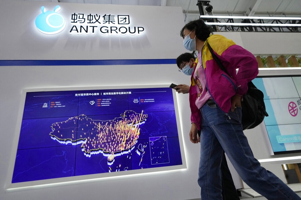 圖為2021年9月在北京舉辦的中國國際服務貿易交易會會場中，螞蟻集團的攤位。（資料照片／美聯社）