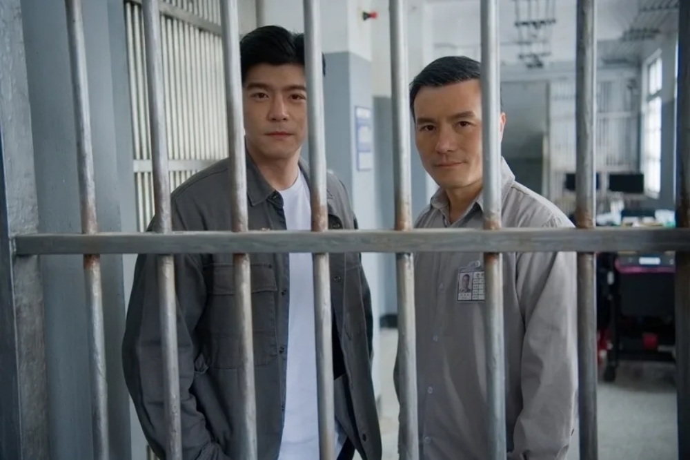 李銘忠（右）與王柏傑在《台灣犯罪故事》的「生死困局」單元中同台飆戲，火花四射。（Disney+提供）