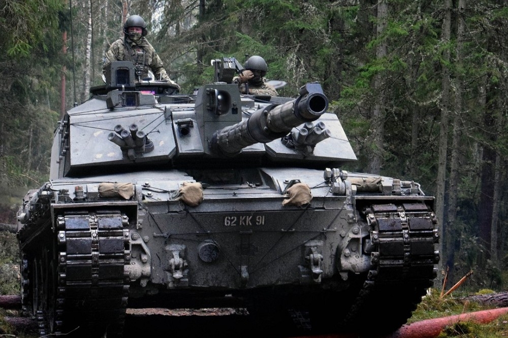 英國政府內部討論是否要軍援烏克蘭「挑戰者2型」主力戰車，帶動其他盟邦紛起效尤軍援「豹2」。（取自英國陸軍）