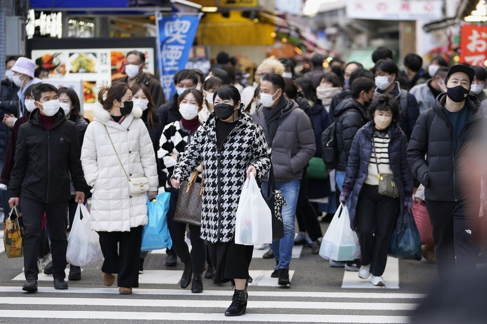 日本自去年10月進入第8波疫情，其中染疫死亡的多為高齡人口。（美聯社）