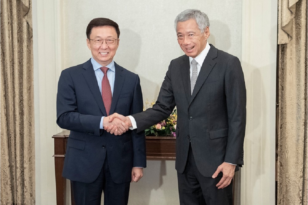韩正（左）可望成为中国国家副主席。图为他去年11月出访会晤新加坡总理李显龙。（取自中国国务院网站）(photo:UpMedia)