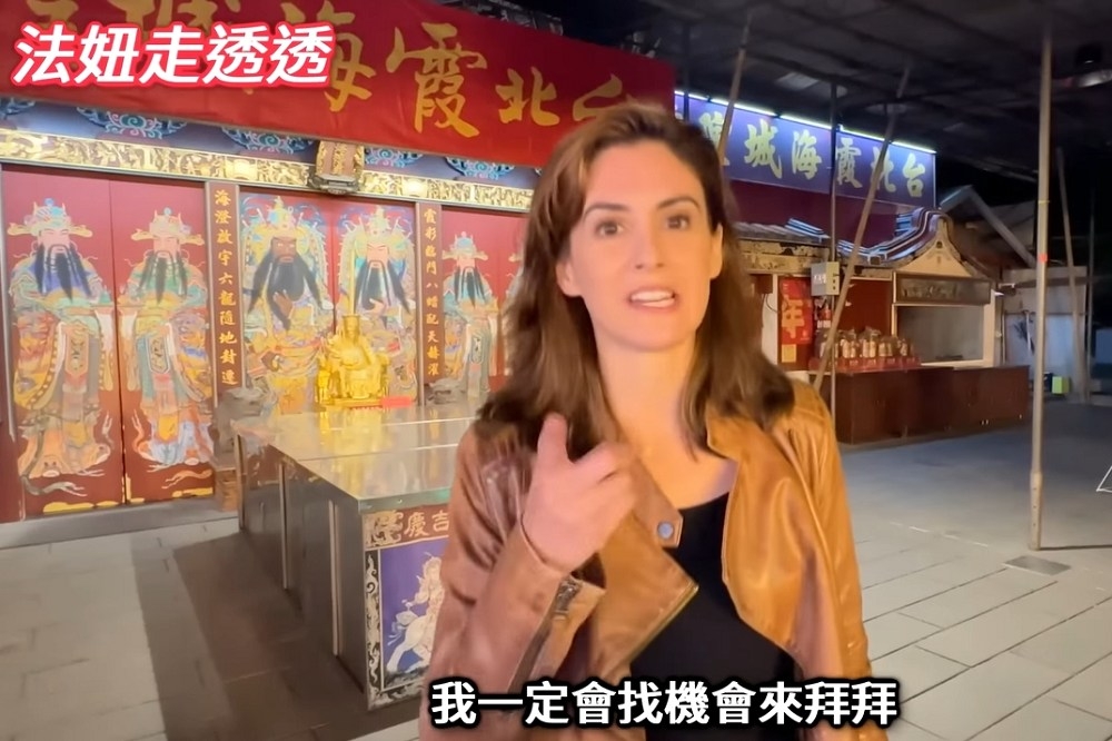 季茉莉不巧碰上霞海城隍廟休息時間，她也強調一定還會再來一次。（取自季茉莉YouTube頻道）