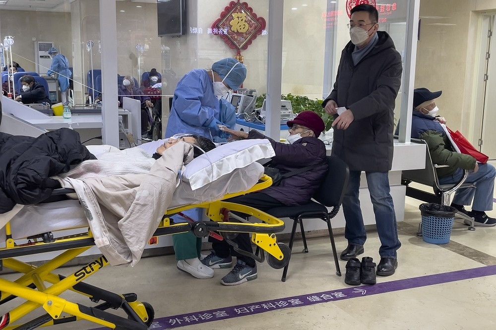 中國新冠疫情嚴峻，還有許多農村病故病例未計入官方數據。（美聯社）