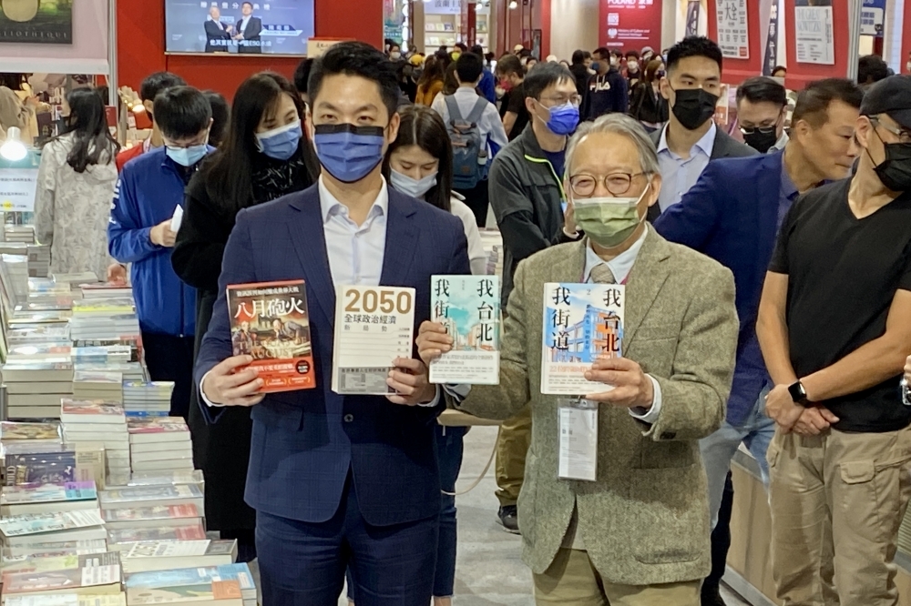 蔣萬安出席台北國際書展，蔣萬安證實，立委林奕華2月3日將到北市府報到上任。（沈粲家攝）
