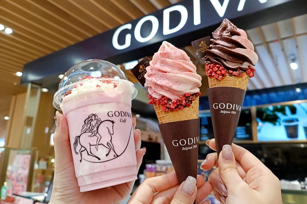 GODIVA 草莓巧克力霜淇淋、草莓奶昔限量販售（林冠伶攝）