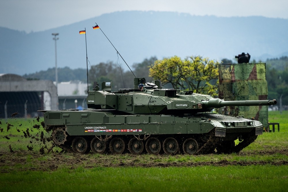 豹2系列主力戰車獲得北約多國採用。圖為去年首度公開的最新型豹2A7A1。（取自KMW推特）