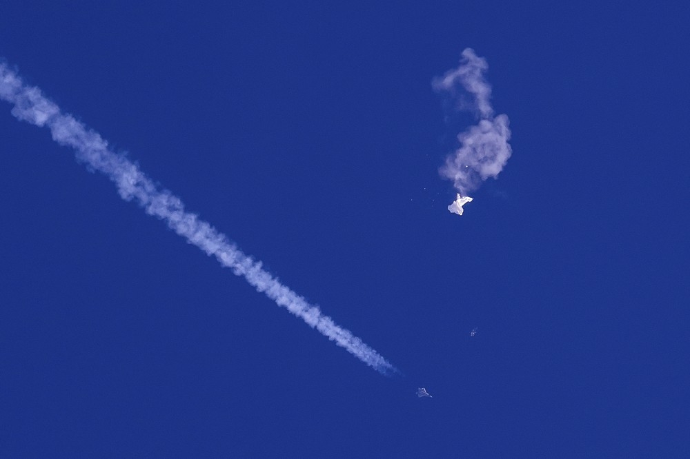 美軍F-22戰機4日發射飛彈擊落中國間諜氣球。（美聯社）