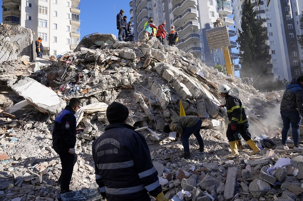 土耳其發生規模7.8的強震造成至少4300人死亡，而死傷人數還在不斷攀升。（美聯社）