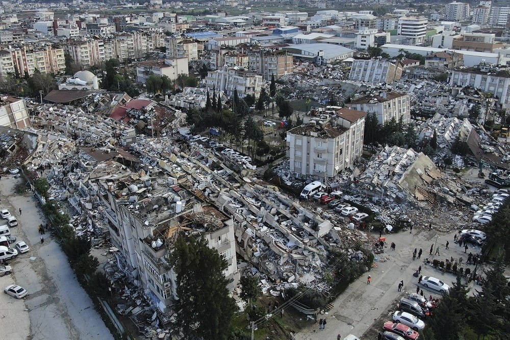 土耳其地震至今死亡超過7千人，傷亡仍持續飆升。（美聯社）