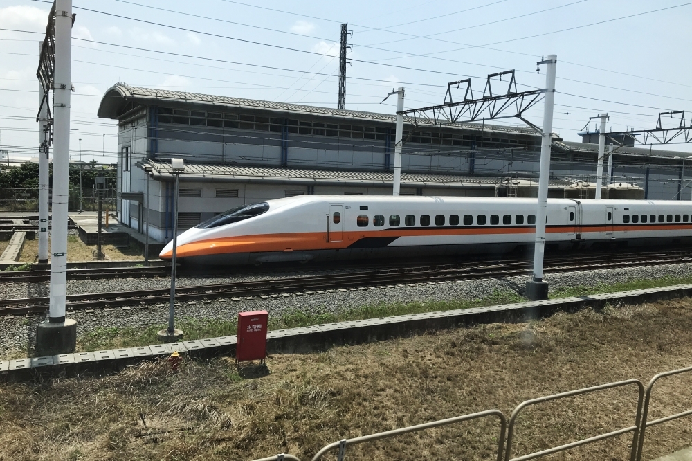 高鐵列車19天來已發生3次集電弓異常，除更換集電弓外也求助日本原廠川崎。（資料照片／李智為攝）