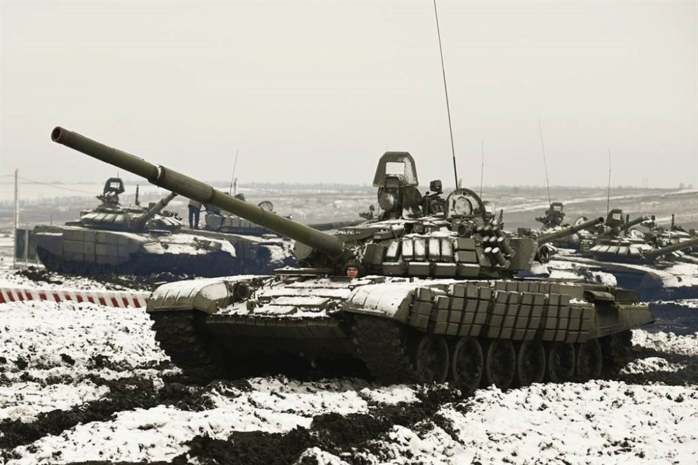 英國智庫最新報告估算，俄軍入侵烏克蘭至今已損失旗下40%的戰車。圖為俄軍T-72B3戰車參與演訓的情形。（資料照片／美聯社）