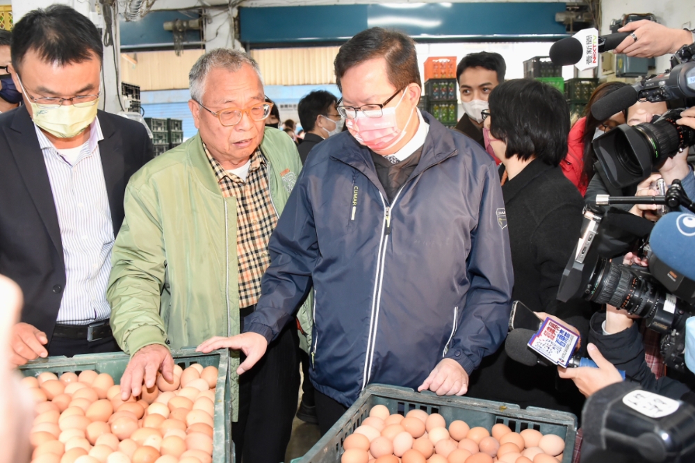 國內蛋價高漲，鄭文燦16日下令指示，雞蛋要達成買得到、價格合理、自給率足夠3個目標。（張哲偉攝）