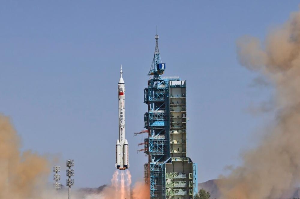 美將領警告，中國已成為太空領域最大威脅。圖為2022年6月長征二號火箭從酒泉衛星發射中心升空。（美聯社）