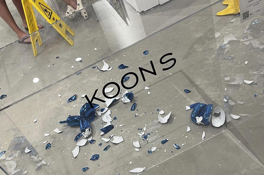 艺术家昆斯的作品「气球狗」价值4.2万美元，日前在一次艺术展览上遭摔碎。（取自贝尔─艾尔美术网站）(photo:UpMedia)