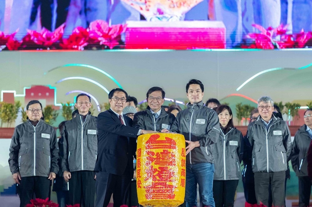 台南市長黃偉哲，因為北上參加台灣燈會的交接儀式，錯過末班高鐵。（取自黃偉哲IG）