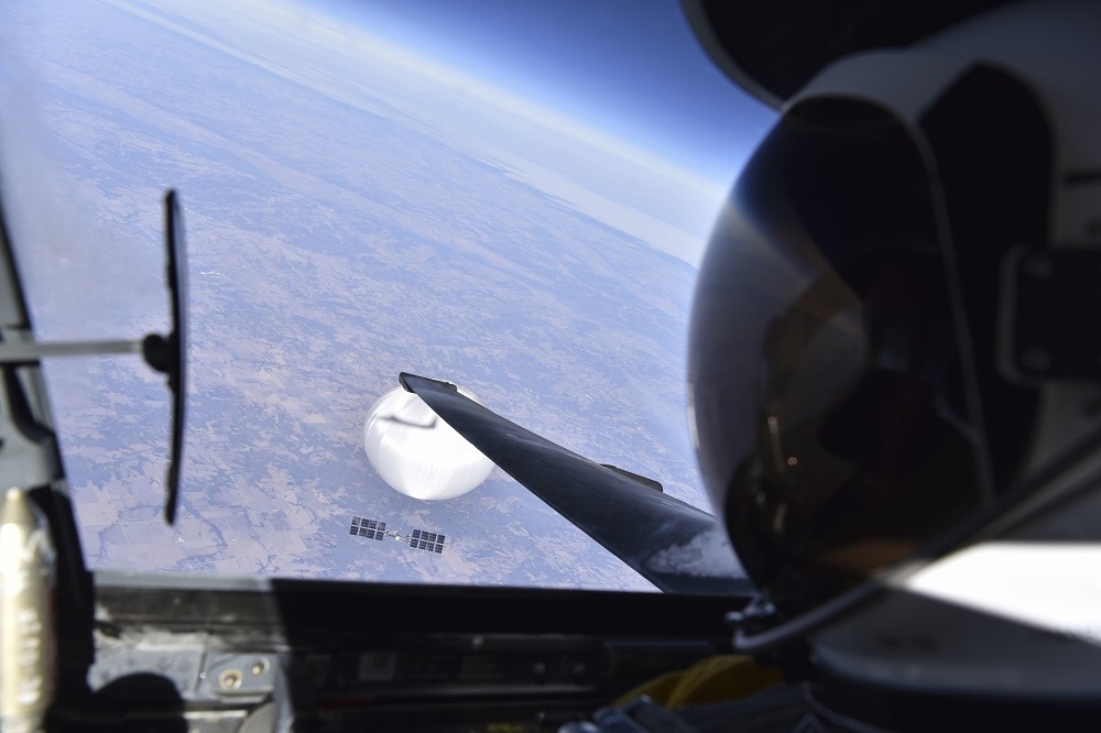美軍公布由U-2高空偵察機飛官所拍攝的照片，中國高空氣球與其酬載都清晰可見。（美聯社）