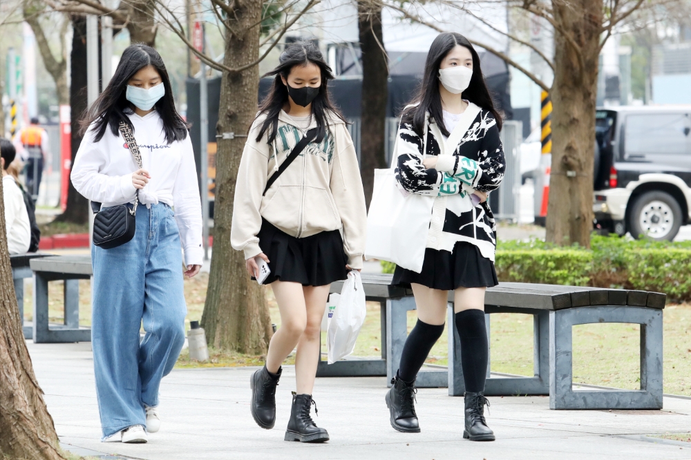 中央氣象局表示，明天（24日）強烈大陸冷氣團南下，北部及東北部天氣轉冷。（資料照片／王侑聖攝）