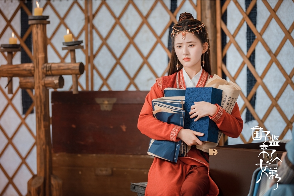 中國女星趙露思在電視劇《國子監來了個女弟子》中飾演國子監的第一個女弟子（圖片取自網路）