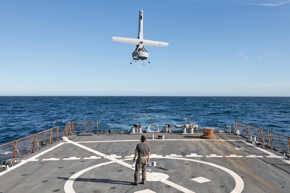國內廠商已引進美海軍現役V-BAT 128型垂直起降無人機，以技轉方式部分組件台生產。（取自U.S. Navy推特）