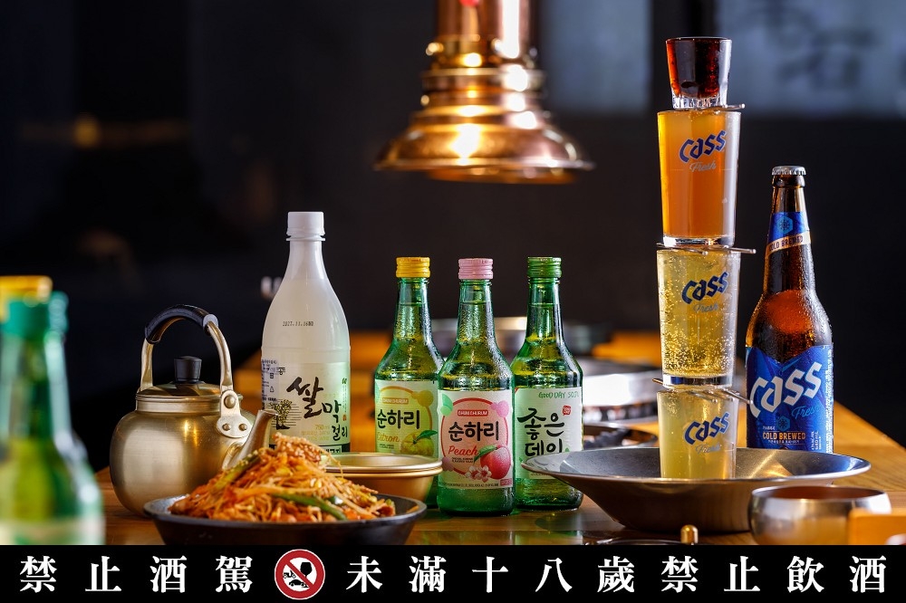 「八色烤肉」台北忠孝店開啟週末宵夜場並推出酒類無限暢飲活動（八色烤肉提供）