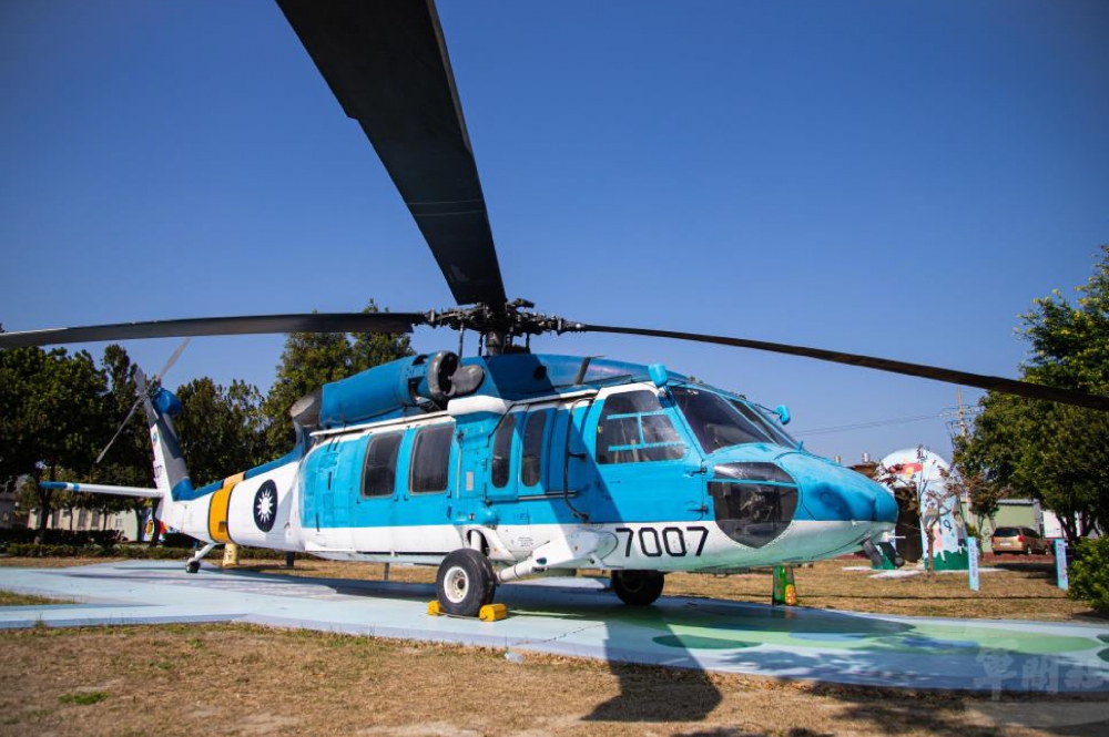 2017年空軍汰除的S-70C-1救難直升機已部分作為陳展用途。（取自軍聞社）